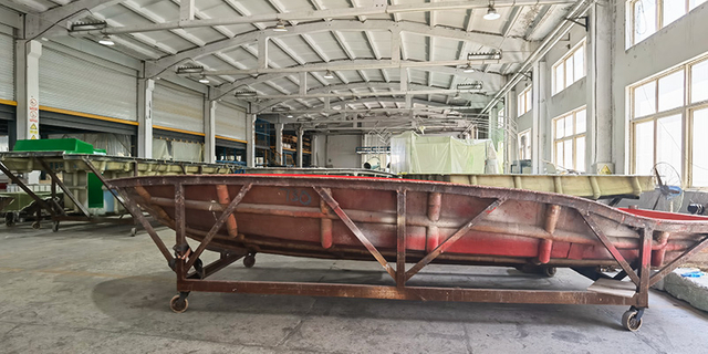 oficina de barcos de alumínio e fibra de vidro para produção de barcos comerciais