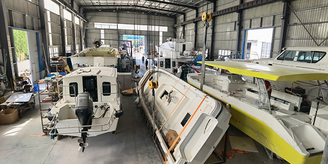 equipamento de barco e área de montagem para fabricante de barco personalizado